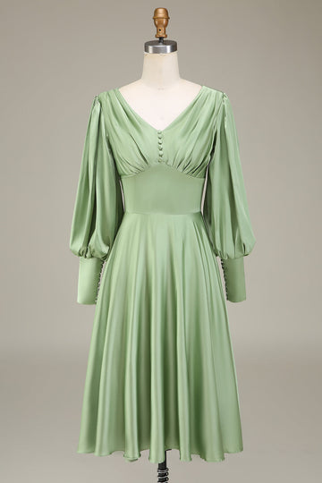 Matcha A-line V-hals satin brudepigekjole med lange ærmer